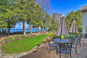 Sturgeon Bay Hideaway with Direct Water Access!